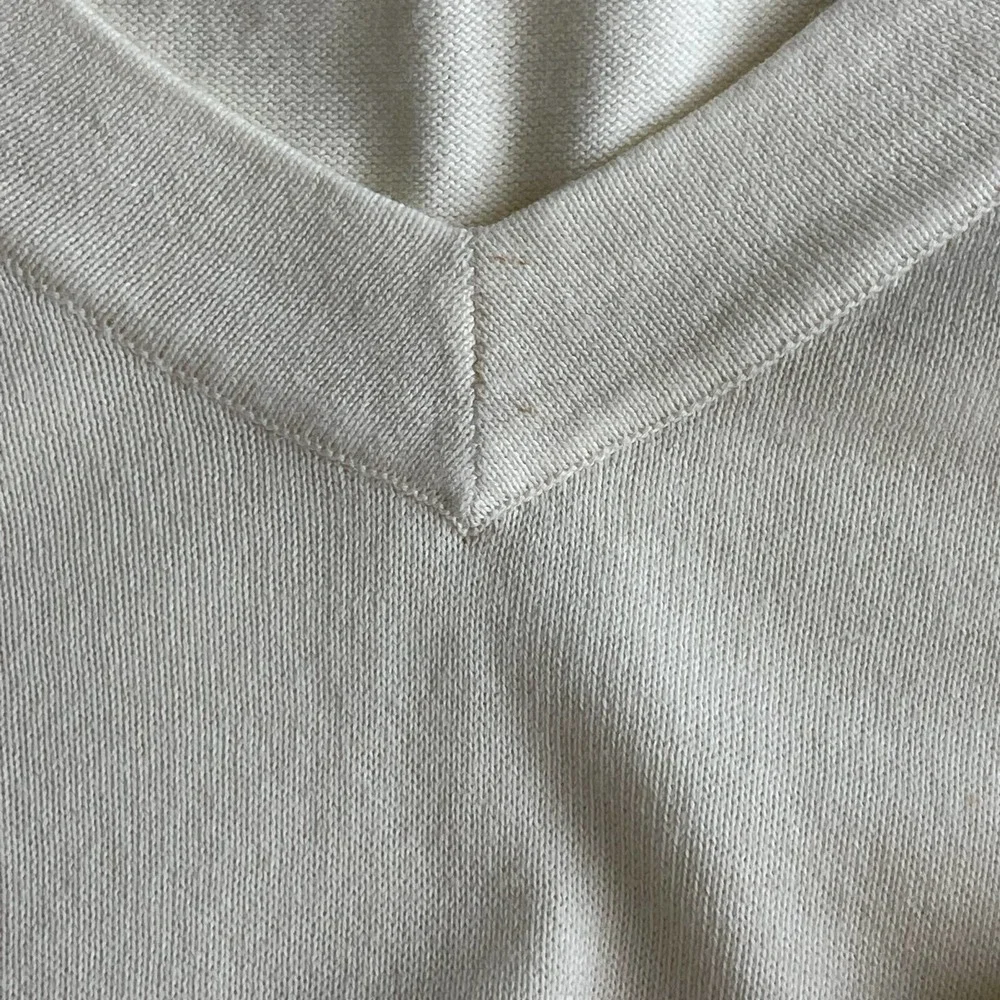 J .JILL | SWEATER SIZE MEDIUM CREAM LONG SLEEVES V-NECK - Picture 9 of 9